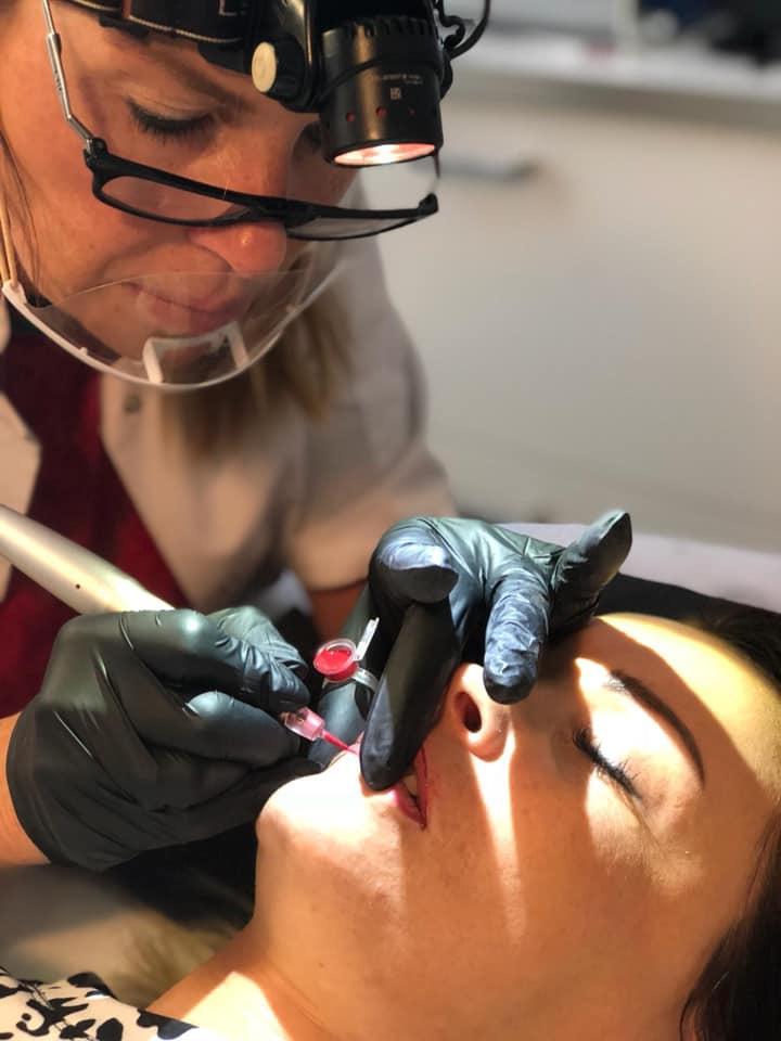 PMUTina behandeling lippen kleur